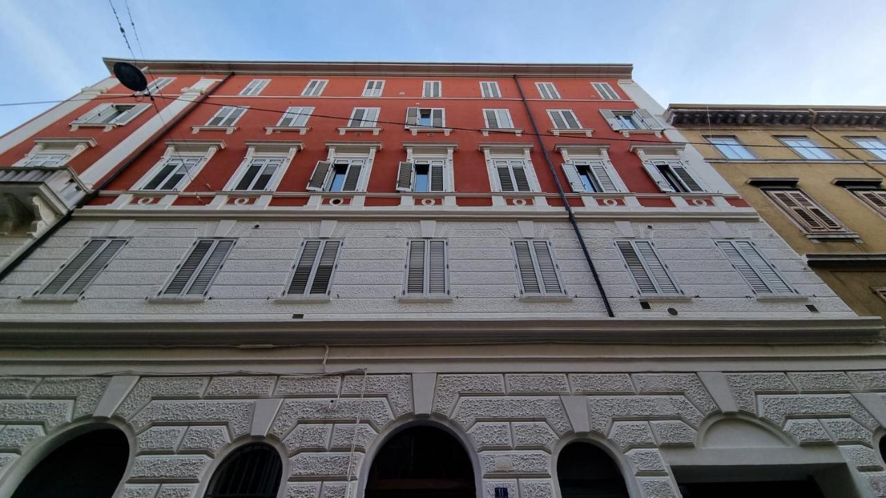 טריאסטה Palazzo Crispi - Boutique Apartment מראה חיצוני תמונה